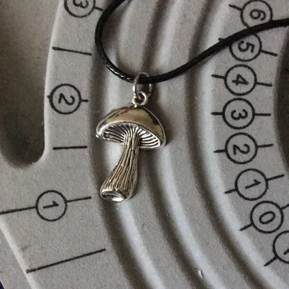 Silver Toned Mushroom Pendant Necklace Artisan New - Picture 5 of 5